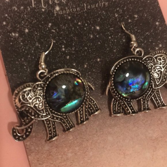 Vintage Elephant Earrings - Picture 4 of 6